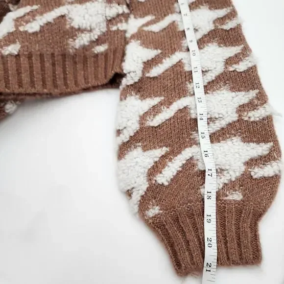 Line & Dot Houndstooth Sweater - Picture 16 of 16